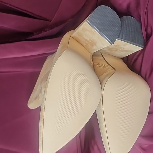 Cream Color size 9 1/2 Boots (NEW) - Picture 3 of 5
